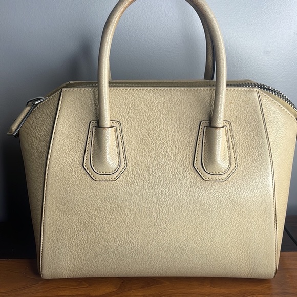 Want to get new colors for season change. Selling fall bags. - Picture 2 of 3